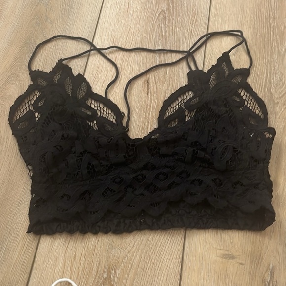 NWOT Sz M Set of 2 Free People Lace Bralettes - 1 Black & 1 White - Picture 2 of 6